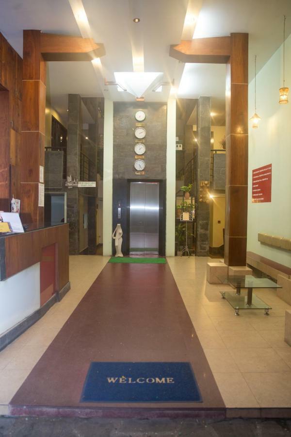 הו צ'י מין סיטי Caroline Hotel מראה חיצוני תמונה