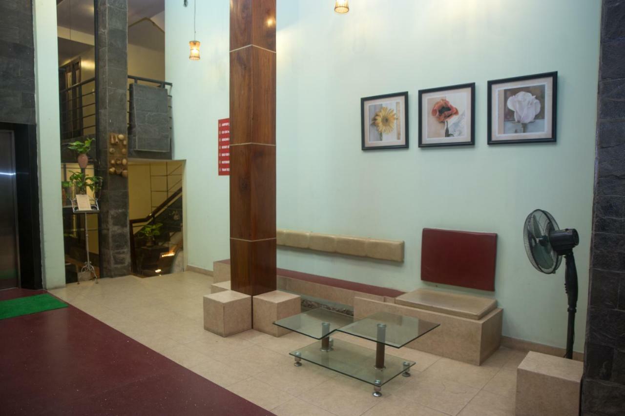 הו צ'י מין סיטי Caroline Hotel מראה חיצוני תמונה